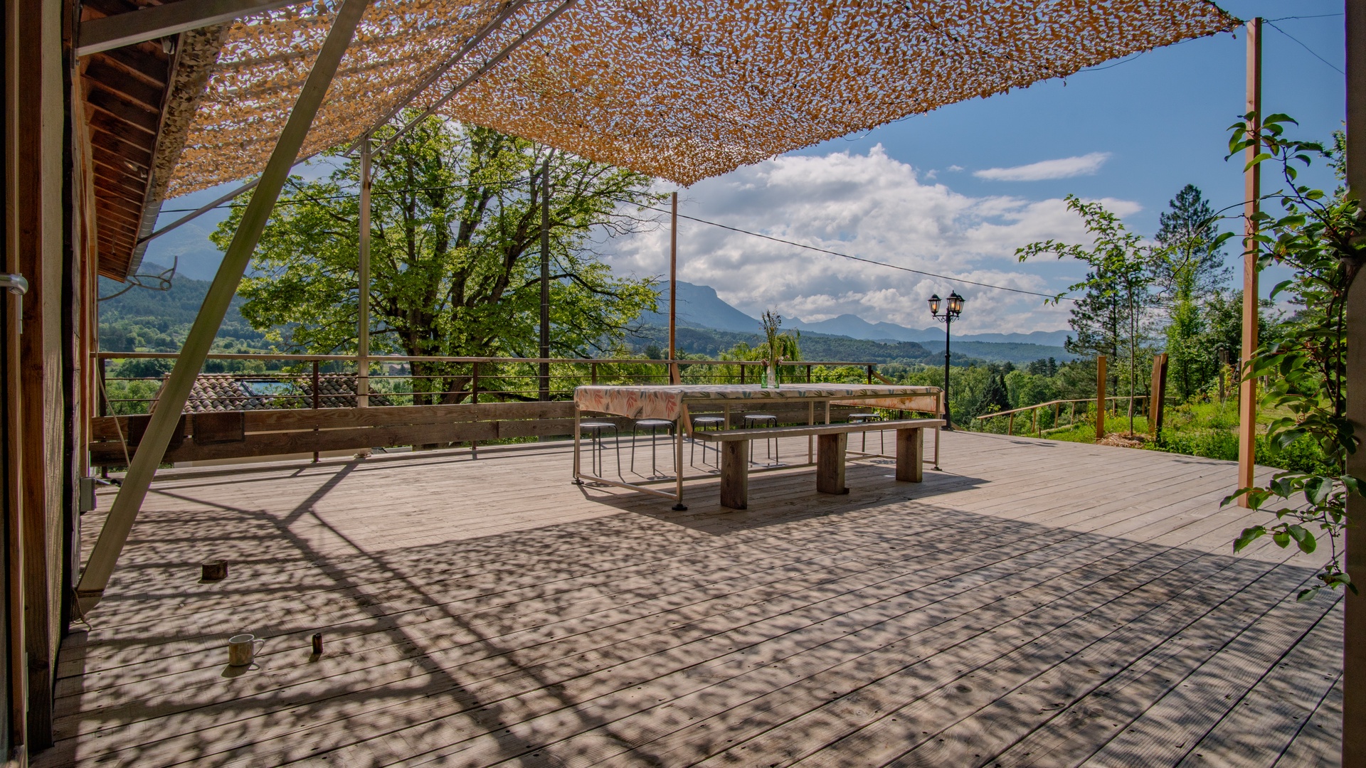 terrasse du gite avec la vue sur le vercors